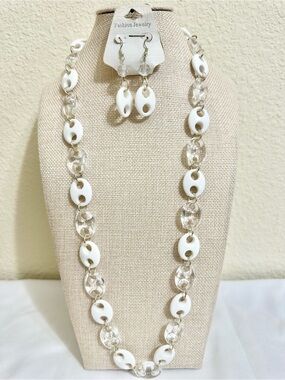 31” Fashion Jewelry White and Clear Bead Necklace & Earring Set (Plastic)